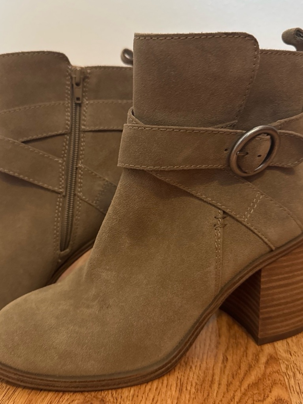 Crown Vintage Courla Suede Ankle Boots Size 8M Taupe Brown Block Heel